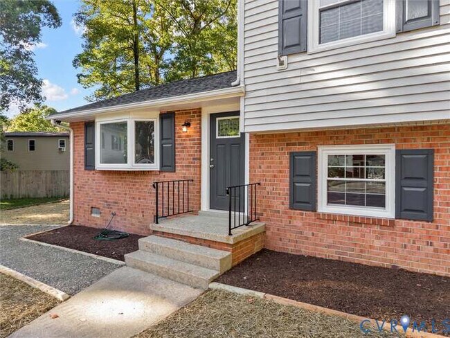 Building Photo - 10303 Edgebrook Ct