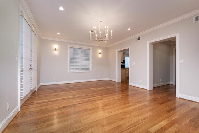 Building Photo - 1459 Oak Grove Ave