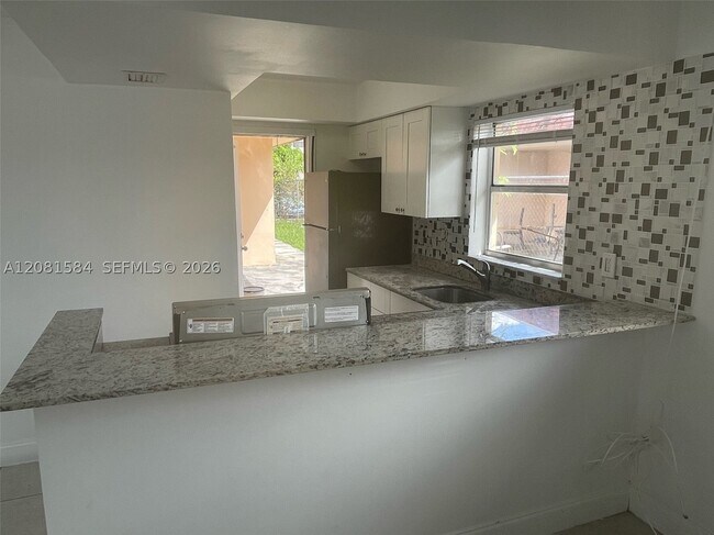 Foto del edificio - 7941 SW 10th St