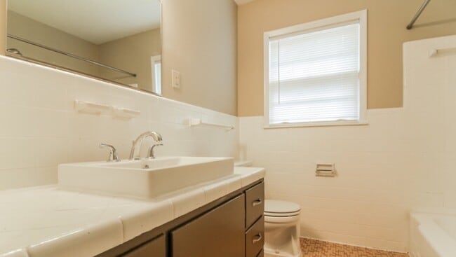 Building Photo - 5111 Verosa Ave