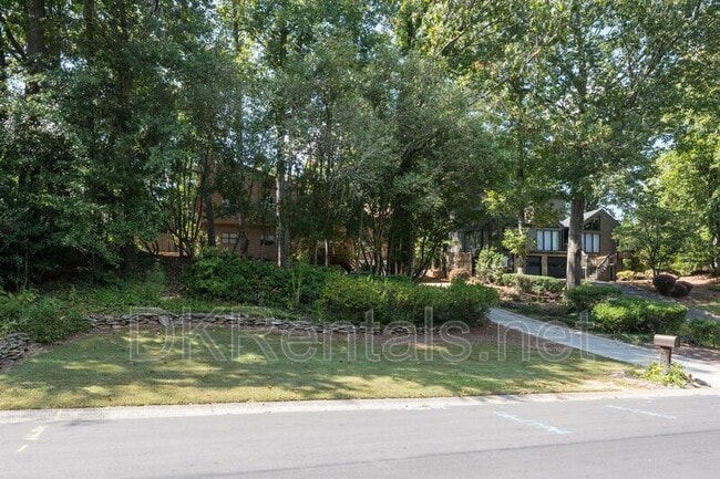 Building Photo - 3761 Northpoint Dr
