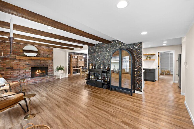 Building Photo - Beautifully Remodeled Rossmoor Home in a P...