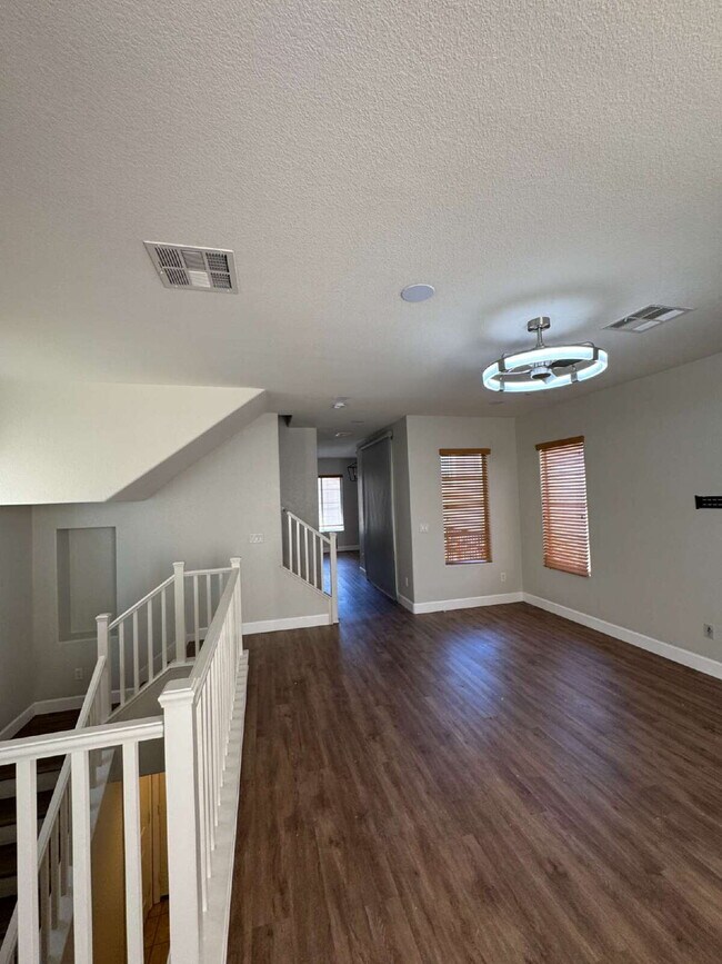 Foto del edificio - 3 Bed 3.5 Bath Summerlin