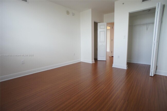 Foto del edificio - 3232 SW 22nd Terrace