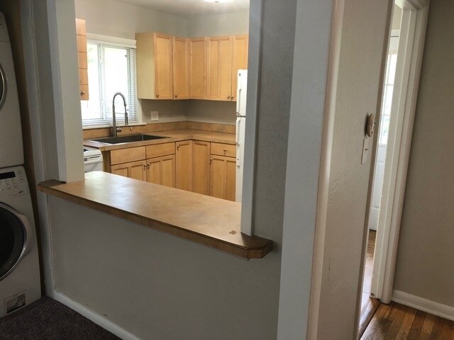 Building Photo - 400 Lilac Ln