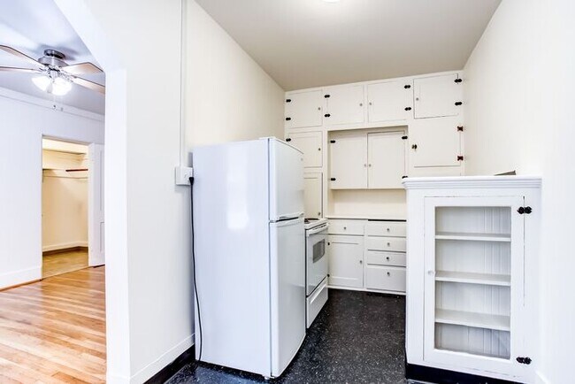 Foto del edificio - Beautiful Vintage Studio Near 23rd !!