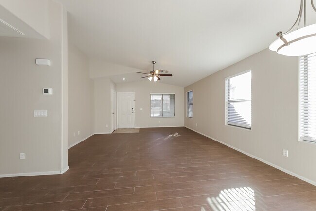 Foto del edificio - 8028 S 48th Ln