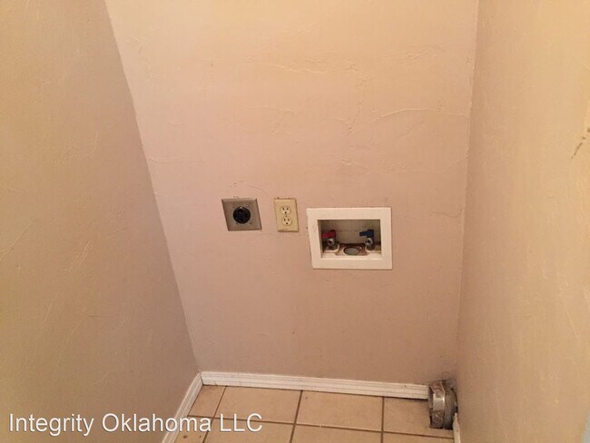 Building Photo - 1 br, 1 bath House - 1709 North Linn Avenue