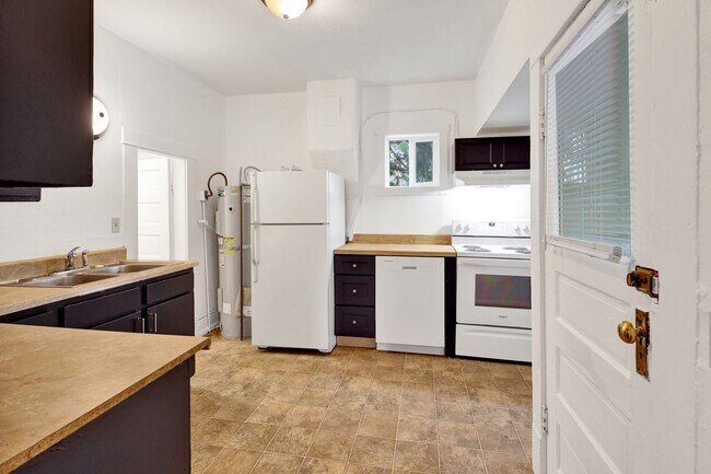 Foto del edificio - $1,000 Grocery Store Gift Card! 4 Bedroom,...