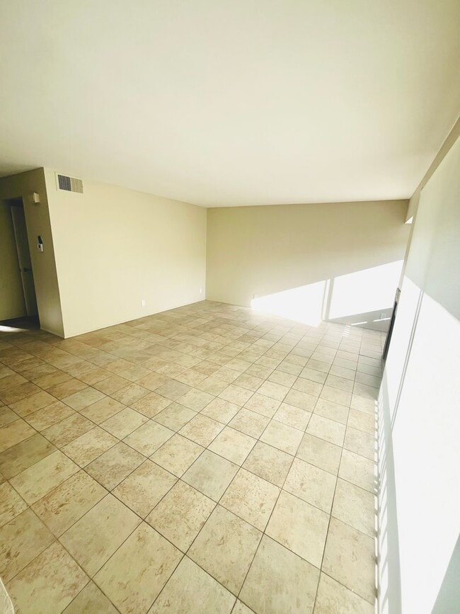 Building Photo - LA JOLLA VILLAGE LIVING! SPACIOUS 3BD/2.5BA TOWNHOME AVAILABLE JUNE for $4,795/mo!