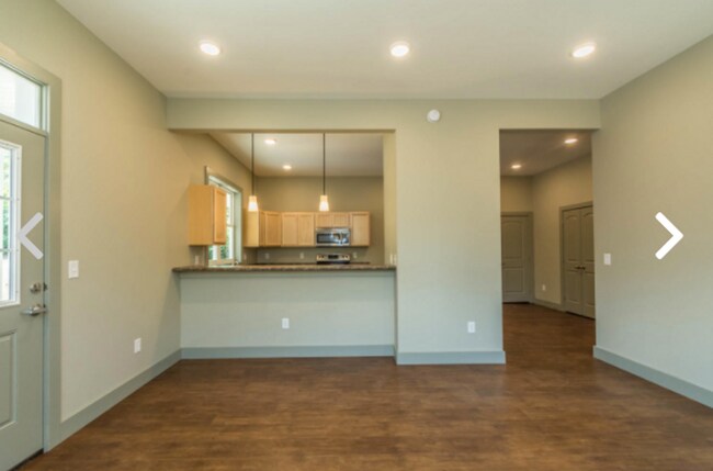 Foto del edificio - HUGE newly built 4 bed / 4.5 bath townhouse!