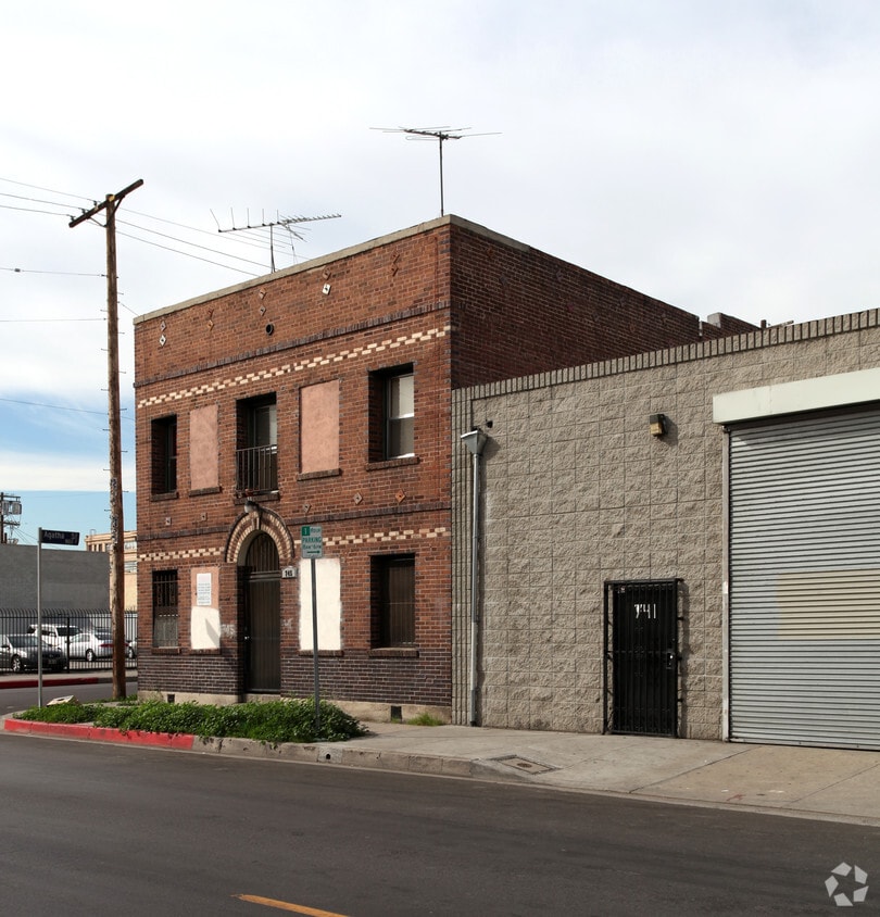Building Photo - 745 Stanford Ave