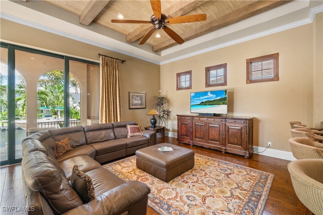 Foto principal - 611 18th Ave S
