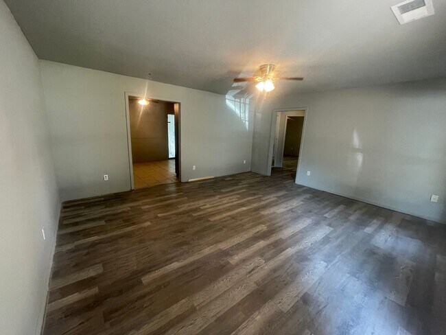 Foto del edificio - 917 Mays Rd