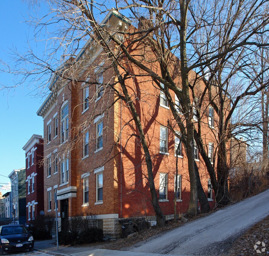 2720 Glendora Ave, Cincinnati, OH 45219 Apartments - Cincinnati, OH
