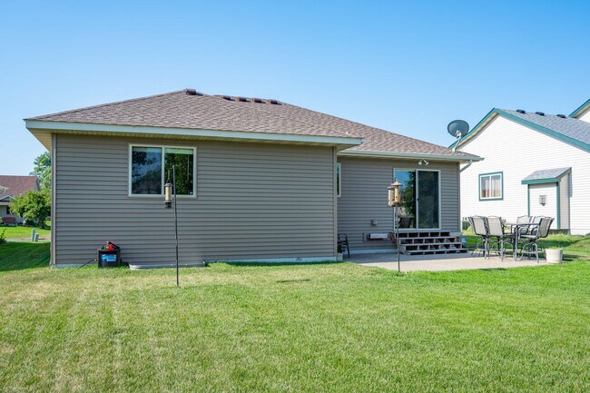 Building Photo - 1111 Orchid Dr NE
