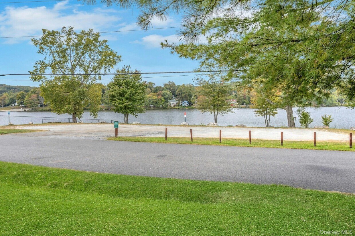 Primary Photo - 74 Lakeshore Dr E