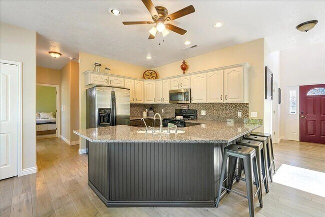 Foto del edificio - Expansive 5 Bedroom Home in St. George!