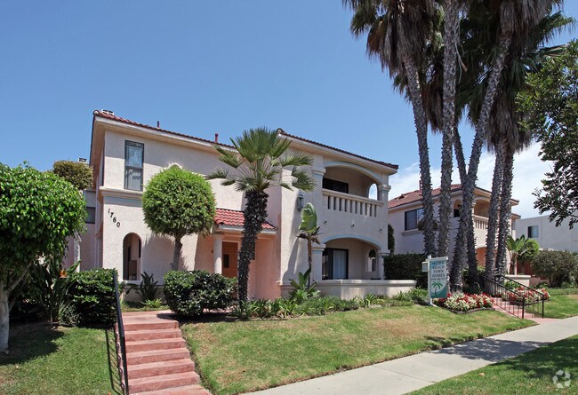 Pacific Beach Townhomes Als San Go Ca Apartments Pacific Beach Town Homes Townhomes