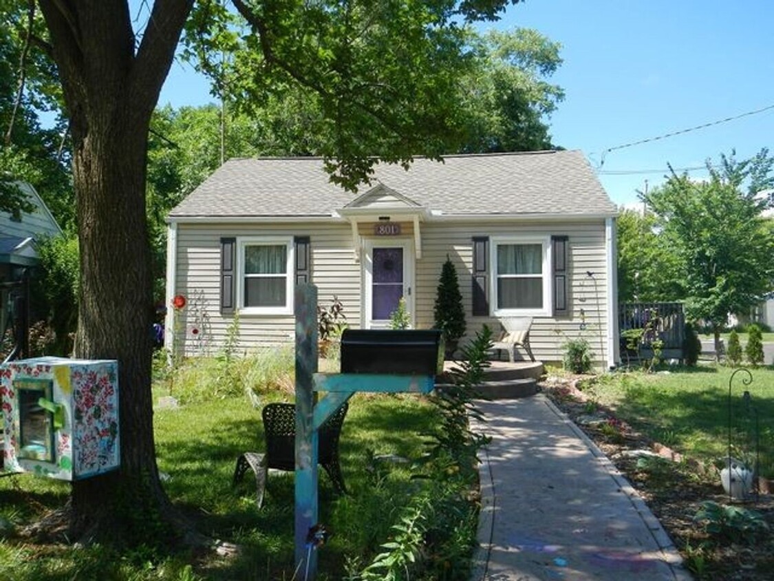 Primary Photo - Charming 2BR/1BA Cottage Bungalow in Great...