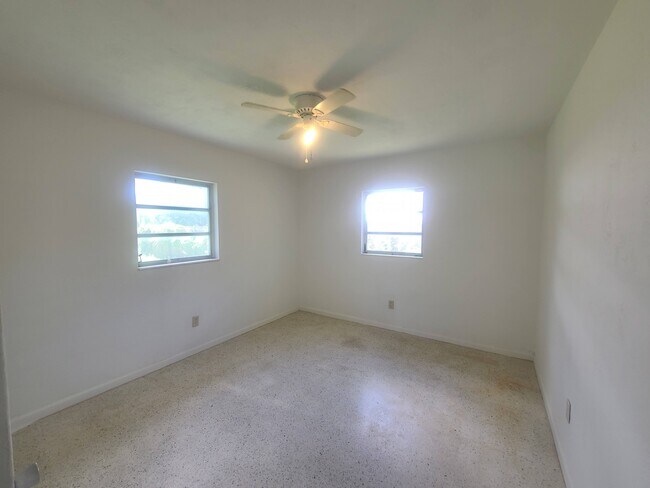 Foto del edificio - 10396 Eastside Ave