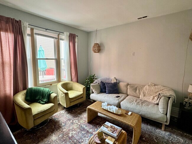 Foto del edificio - 2552 N Southport Ave