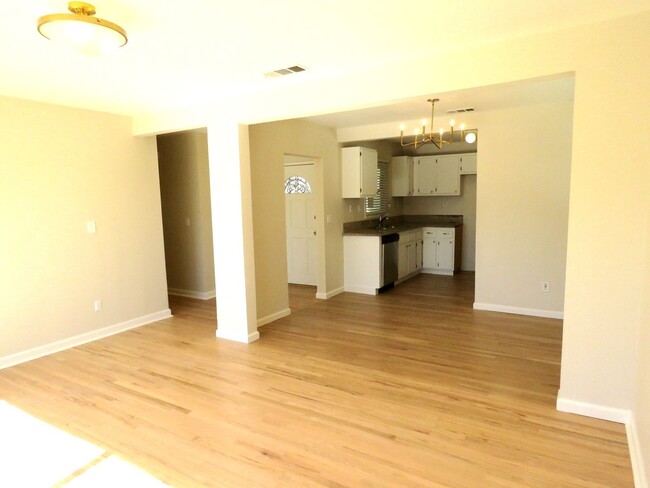 Building Photo - Newly Renovated 3 Bedroom 2 Bath