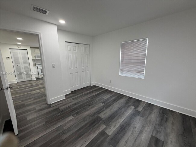 Foto del edificio - 2025 NW 72nd St