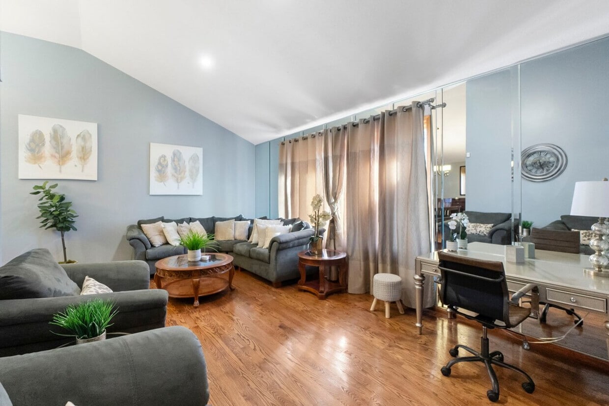 Primary Photo - 5000 190th St