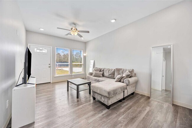 Foto del edificio - 8009 Sterlingshire St
