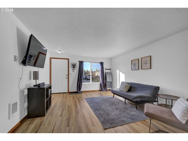 Foto del edificio - 3 Bed/ 1 Bath Home with RV Parking