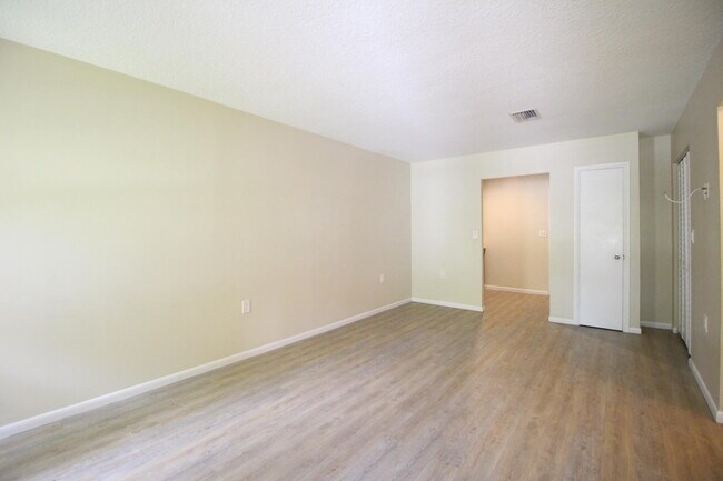 Building Photo - 9241 Silverthorne Dr