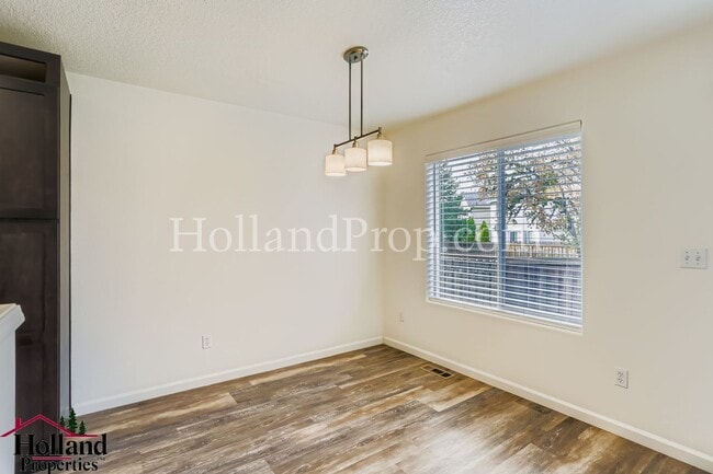 Building Photo - Great Single Family Home In Central Hillsboro!
