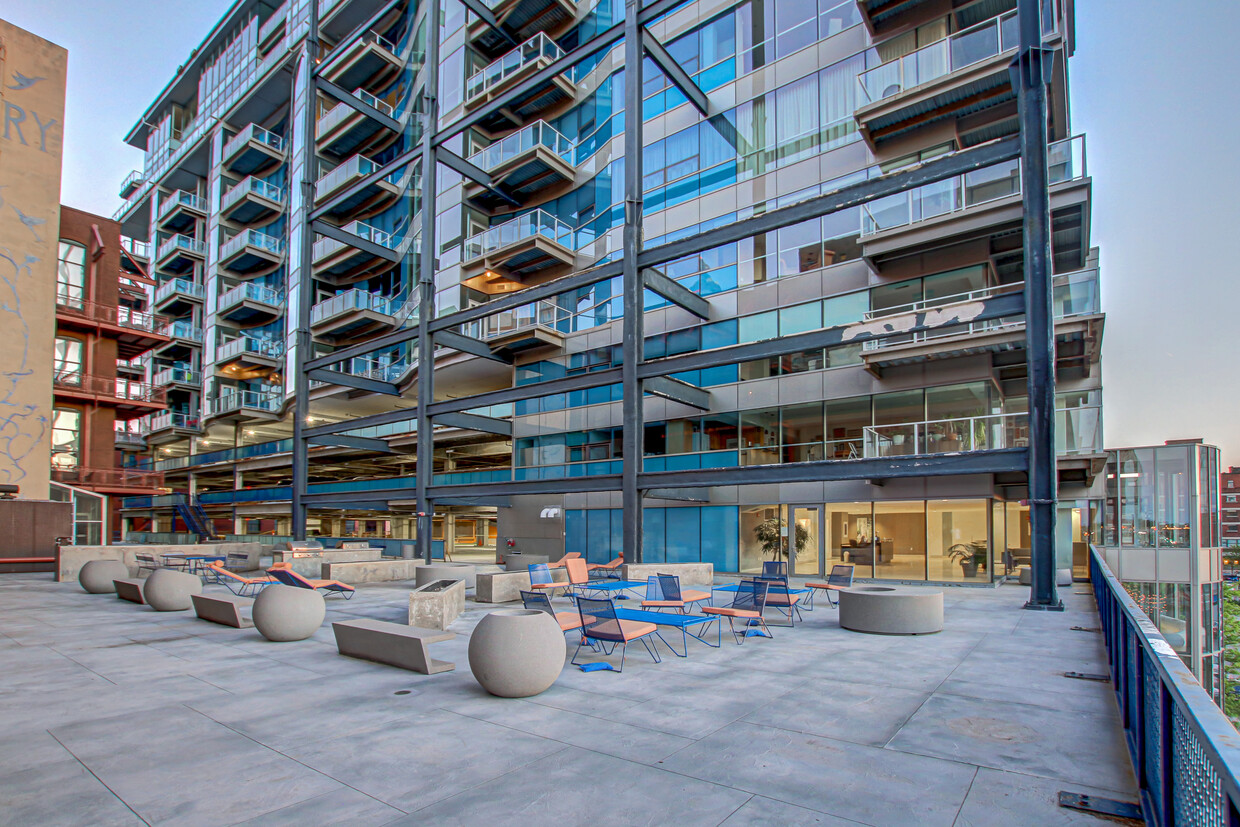 Foto principal - 701 W Lakeside Ave