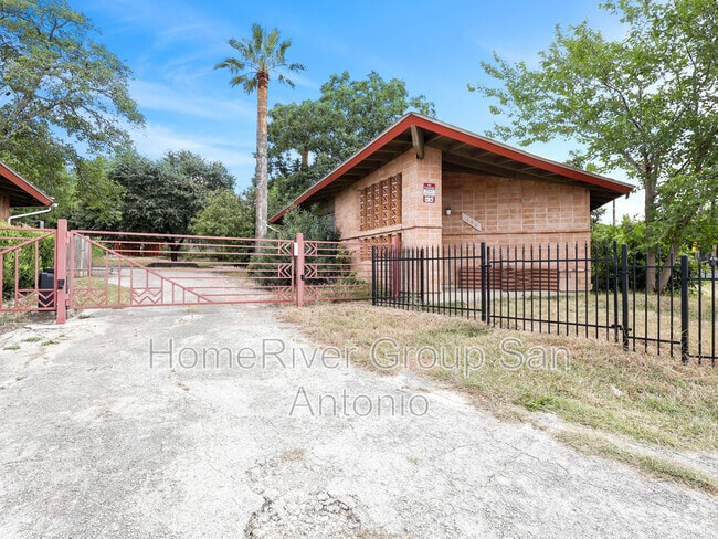 Building Photo - 103 E Skyview Dr