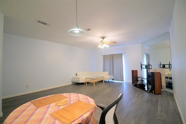 Foto del edificio - 7793 Cambridge St