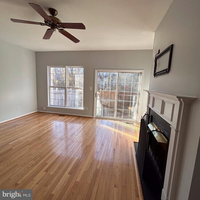 Building Photo - 1214 Heritage Commons Ct