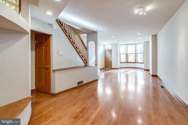 Foto del edificio - 2219 Bainbridge St