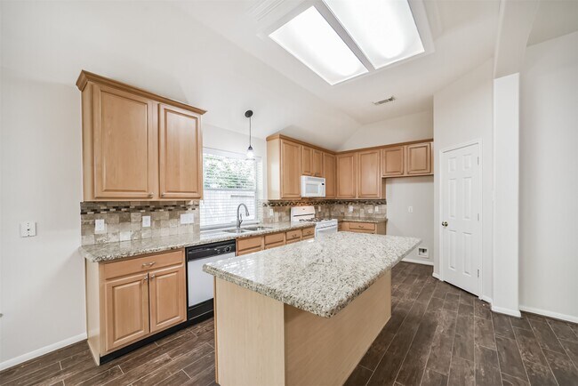Building Photo - 17515 Fairgrove Park Dr