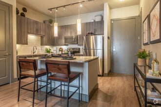 1 BR, 1 BA - 780 SF - THE ABBEY AT NORTHPOINT