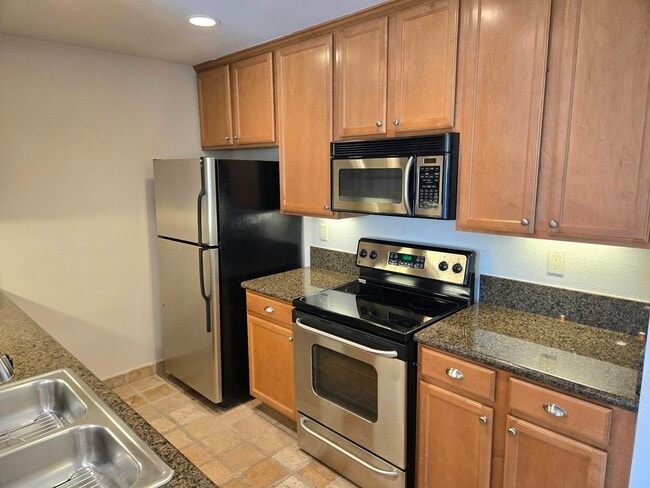 Foto del edificio - 7130 Shoreline Dr
