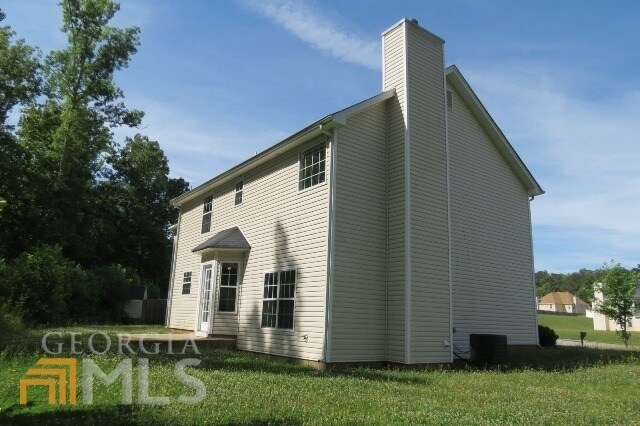 Foto del edificio - 680 Lake Joyce Ln