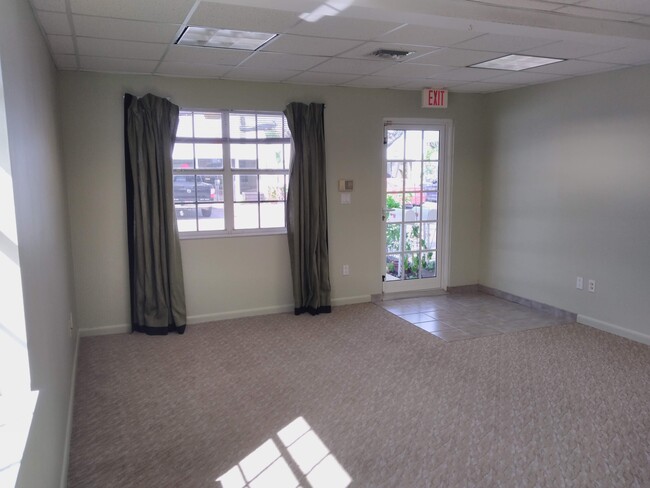 Foto del edificio - 2448 NE 13th Ave