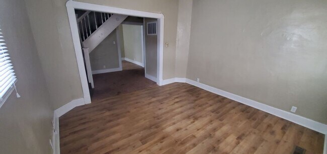 Building Photo - Fountain Square 2BR Duplex 495/mo