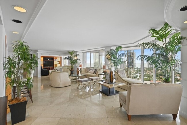 Foto del edificio - 19355 Turnberry Way