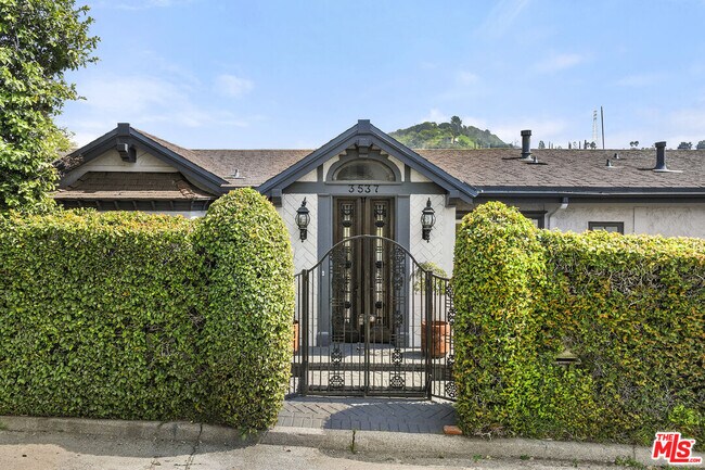Foto del edificio - 3537 Berry Dr