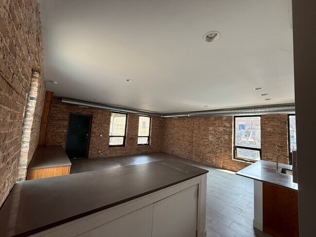 Foto del edificio - 1514 W 18th Pl