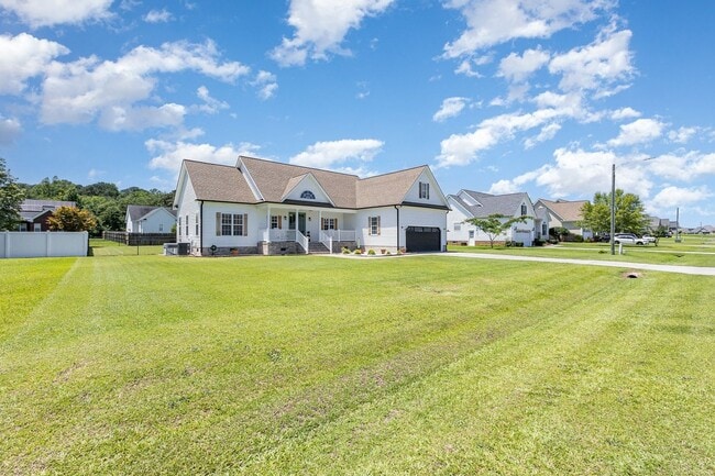 Building Photo - 305 Maddux Dr
