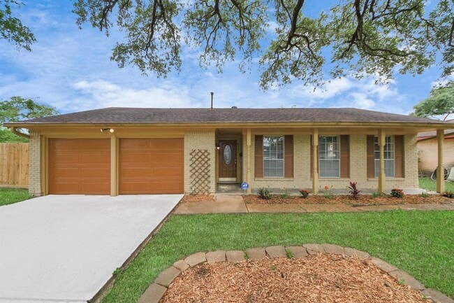 Building Photo - 9422 Val Verde St