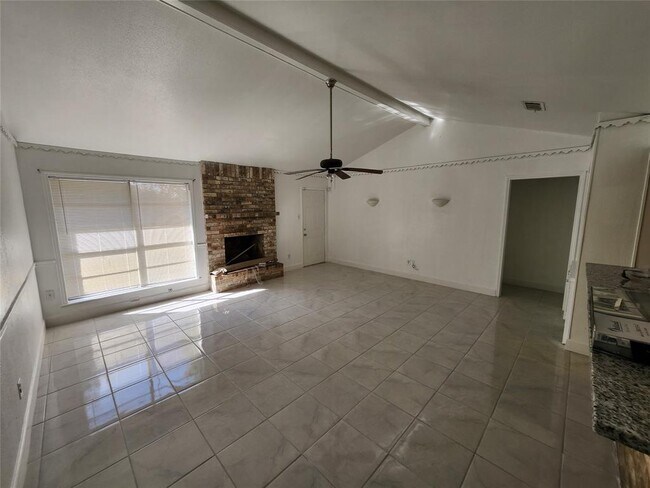 Foto del edificio - 14530 Roundstone Ln